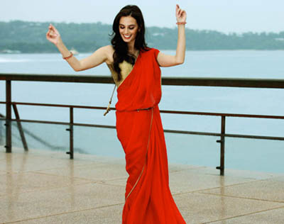 Evelyn Sharma to Dhak Dhak her way into Bollywood!